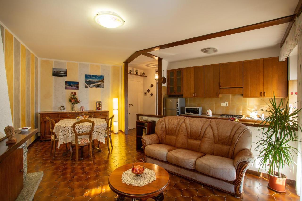 Casa Vacanze Heidi Vista Lago Verbania Buitenkant foto