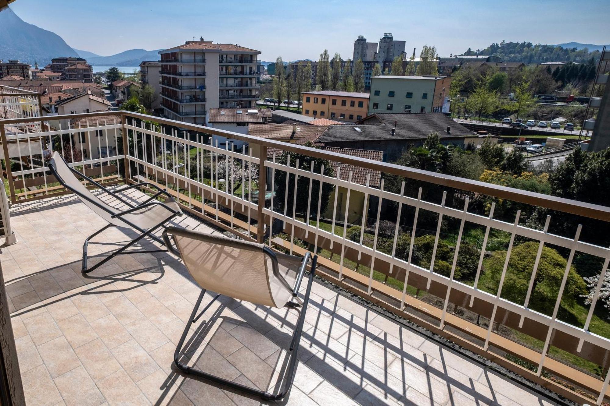 Casa Vacanze Heidi Vista Lago Verbania Buitenkant foto
