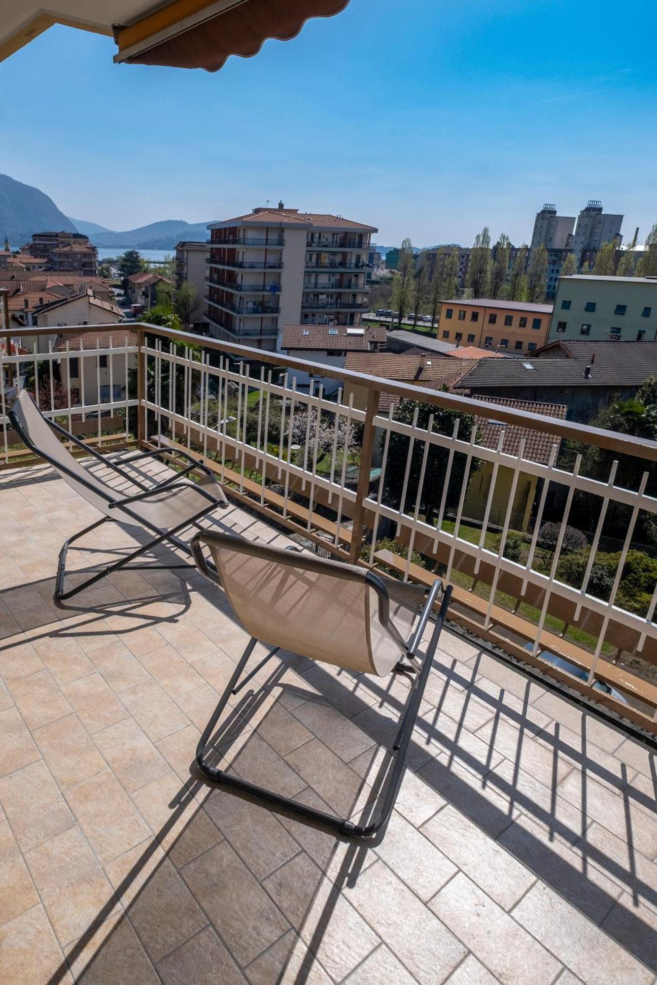 Casa Vacanze Heidi Vista Lago Verbania Buitenkant foto